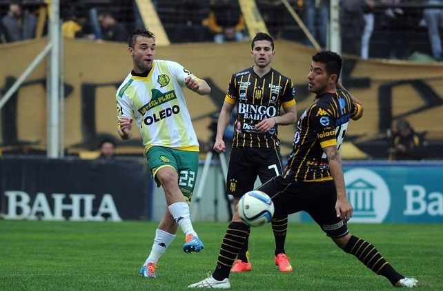 Aldosivi y Olimpo juegan una final directa por la permanencia