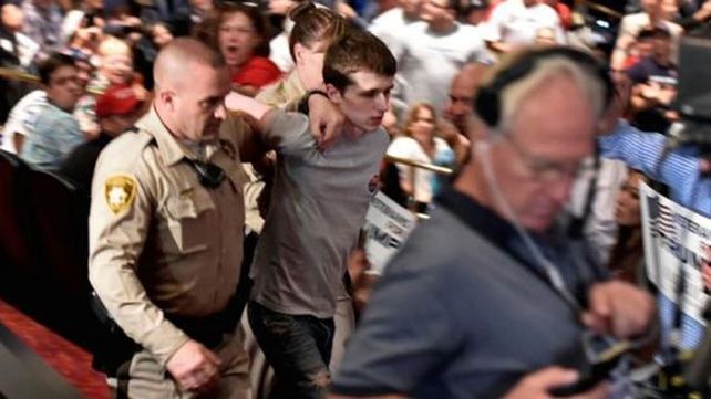Un joven intentó matar a Donald Trump durante un acto de campaña en Las Vegas