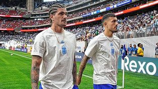 De Paul y Paredes criticaron el debut de Spreen con la camiseta de Deportivo Riestra.