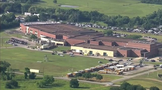 Al menos ocho muertos en un tiroteo en una escuela de Texas
