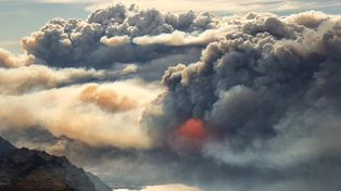 Chubut: evacuaron 20 casas por el grave incendio forestal