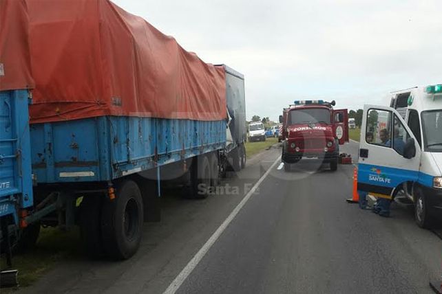 Un muerto por el choque de dos camiones en la autopista Santa Fe-Rosario