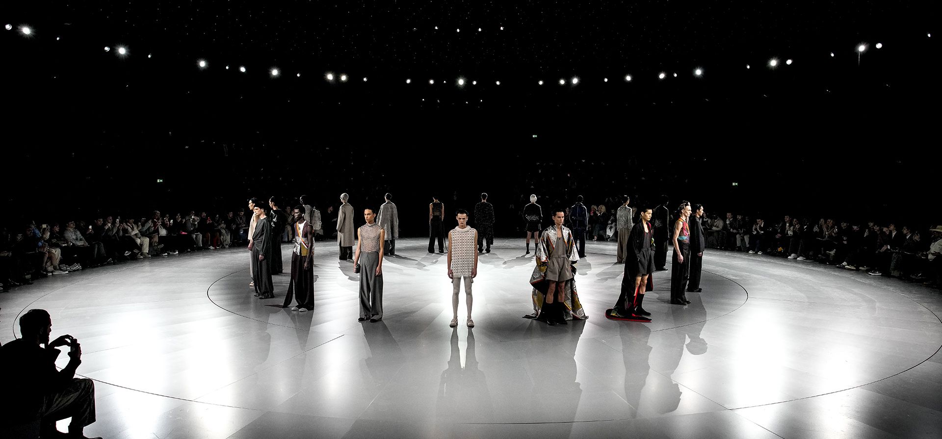 Los modelos lucen creaciones para Dior como parte de la colección prêt-à-porter masculino Otoño-Invierno 2024-2025 presentada en París el viernes 19 de enero de 2024. (Foto AP/Christophe Ena) Los modelos lucen creaciones para Dior como parte de la colección prêt-à-porter masculino Otoño-Invierno 2024-2025 presentada en París el viernes 19 de enero de 2024. (Foto AP/Christophe Ena)