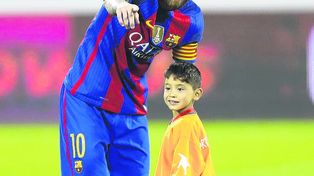 El nene afgano al fin pudo hacer realidad su sueño y se reunió con Lionel Messi