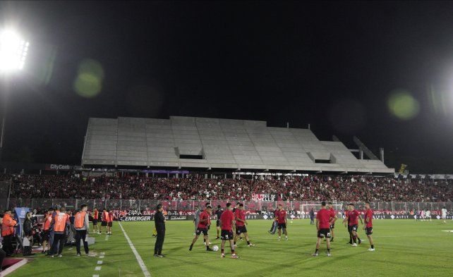 La nueva tribuna del Coloso está avanzada.