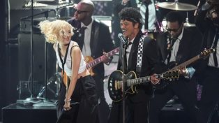 Rose, a la izquierda, y Bruno Mars interpretan APT durante la 68.ª edición anual de los Premios Grammy, el domingo 1 de febrero de 2026, en Los Ángeles. (Foto AP/Chris Pizzello)