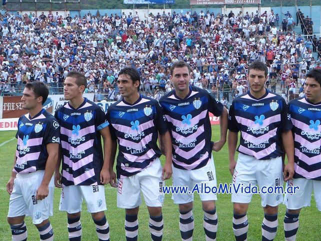 Gómez en Salta. Maximiliano jugó en Gimnasia y Tiro y en Juventud Antoniana.  