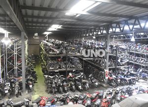 Para liberar espacio en el corralón, la Municipalidad compactará 37 autos este mes y 397 motos en diciembre