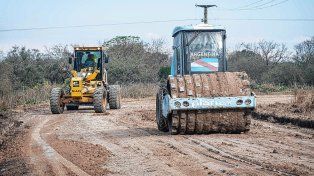 Con el financiamiento se ejecutarán obras para mejorar los caminos rurales y abarcará a sectores productivos de los departamentos Paraná, Nogoyá y Tala.