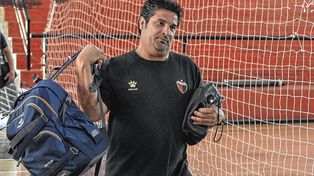 La dirigencia de Colón le bajó el pulgar y Marcelo Saralegui tiene el bolso preparado para dejar el club.