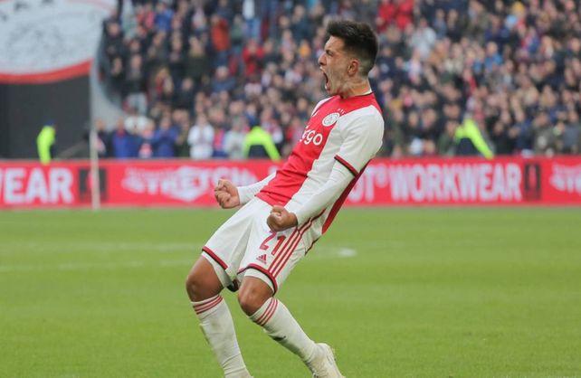 El delantero Lisandro Martínez marcó un golazo para el Ajax en la Liga de Holanda.