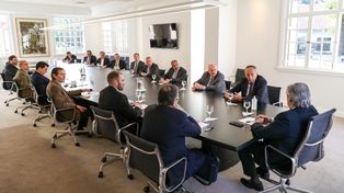 El presidente se reunió con empresarios para pedirle ayuda