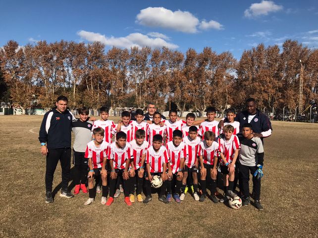 Los 18. La camiseta rojiblanca de la selección rosarina estuvo muy bien representada por estos niños que juegan en la Pre 10ª.