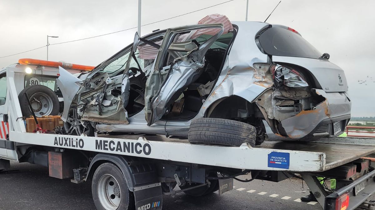 Perdió el control del auto sobre el puente del río Salado y sus dos