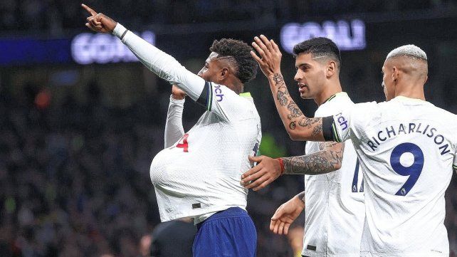 Tottenham venció a West Ham y sube en la Premier League