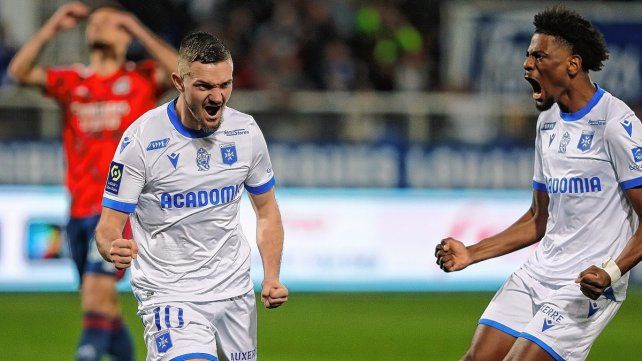 Lyon cayó ante Auxerre y está en zona de descenso en Francia