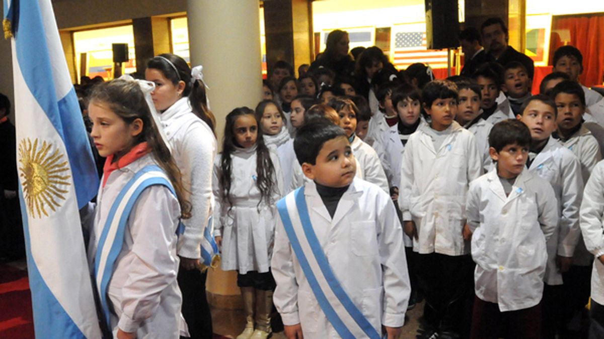 Promesa de lealtad a la bandera de alumnos de 4º grado de todo el país