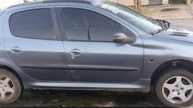 El Peugeot 206 gris robado a Paladini fue recuperado en un control policial en bulevar Seguí al 5400.&nbsp;