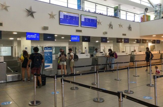 El mostrador de check-in del aeropuerto internacional de Fisherton.