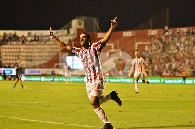 Unión puso garra y corazón para levantar cabeza en Santa Fe