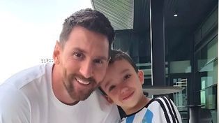 Leo y Manu, comparten su talla baja en un abrazo en&nbsp; Miami.