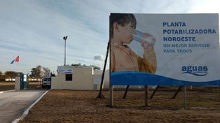 Comienza a distribuirse agua potable en barrio Los Troncos