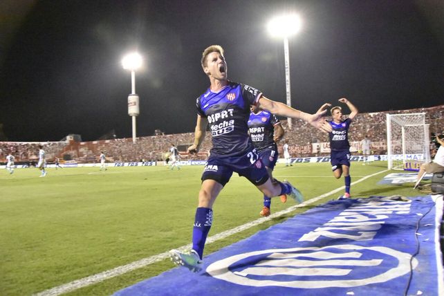 Unión le ganó muy bien a Racing y se afirmó en el tercer lugar de la Superliga