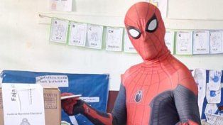 Las perlitas: la diputada que llegó sin DNI, el voto de Mirtha y un Spiderman