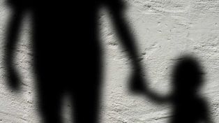 El condenado fue hallado penalmente responsable del delito de abuso sexual gravemente ultrajante calificado por el vínculo.
