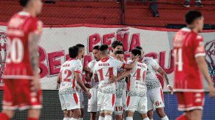 Instituto venció a Huracán y lo complicó.