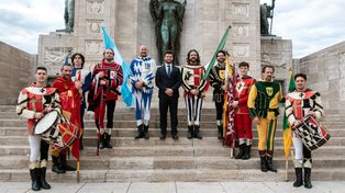 El Cónsul General de Italia en Rosario, Marco Bocchi (centro) destacó las actividades por el 77° aniversario de la República italiana.