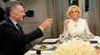 Un brindis con la diva. El saldo de la noche no fue positivo para el jefe del Estado. Un brindis con la diva. El saldo de la noche no fue positivo para el jefe del Estado.