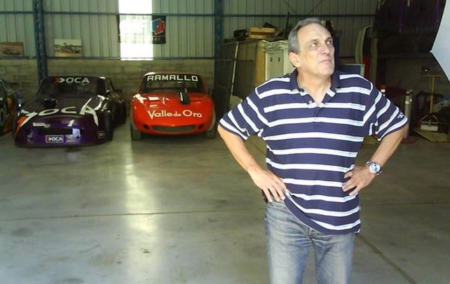 En su salsa. La imagen es en el museo del Flaco y el primer auto a su derecha es el Torino del debut del 71 en TC