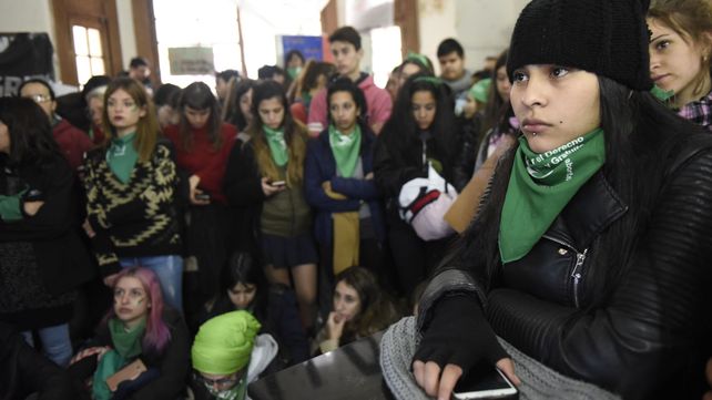 En Rosario, el verde abarrotó la Facultad de Humanidades