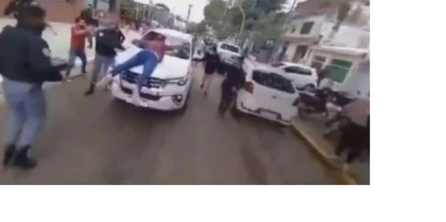 El ministro de Salud de Formosa atropelló a un manifestante y lo llevó varios metros en el capó