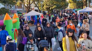 Una gran cantidad de vecinos disfrutó en Av. Luján de la 5ª edición de la Feria Comercial