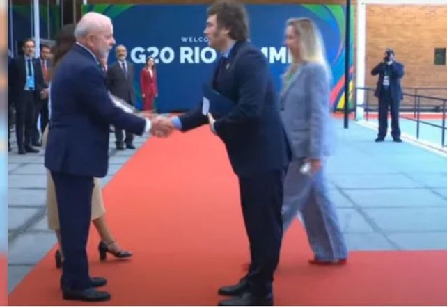 El frío y protocolar saludo entre Javier Milei y Lula da Silva en el G20 en Río de Janeiro