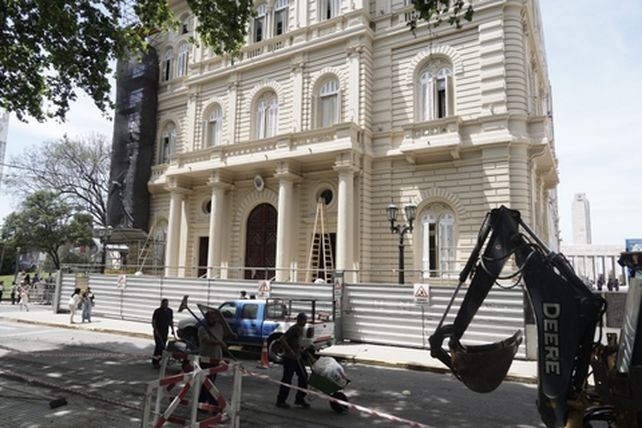 Este sábado se inaugurará la puesta en valor de las fachadas de los edificios del Palacio Municipal y la Catedral y el Pasaje Juramento.