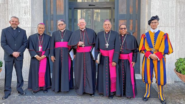 Vaticano: el padre Brassesco en audiencia junto al Papa