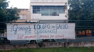 Noble gesto. Los integrantes del Centro Familiar Cristiano trabajaron para mostrar su gratitud al equipo de Salud del nosocomio.
