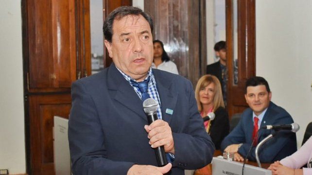Sanzberro había sido designado como empleado del Senado mientras era concejal en Victoria