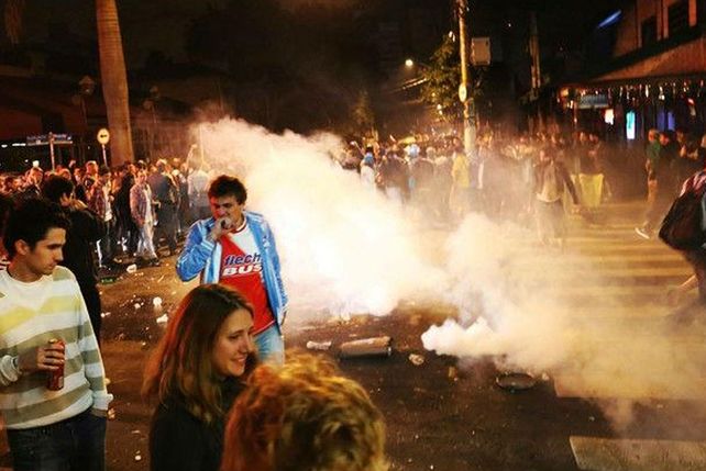 La policía tiró gases en el festejo argentino.  Foto: Alex Falcão/ Estadão Conteúdo