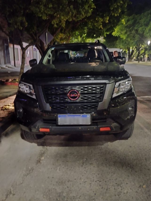 El Comando Radioeléctrico revisó la pick up a la madrugada en Oroño y Andrade.