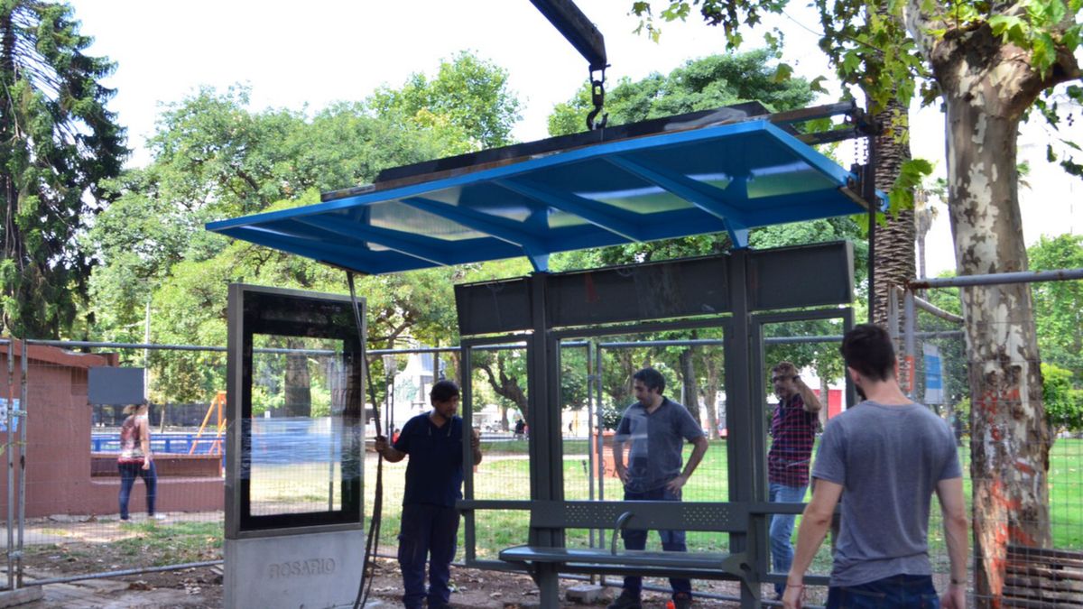 Comenzó la instalación de los nuevos refugios para esperar colectivos