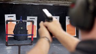 Boom de ventas de mochilas escolares a prueba de balas
