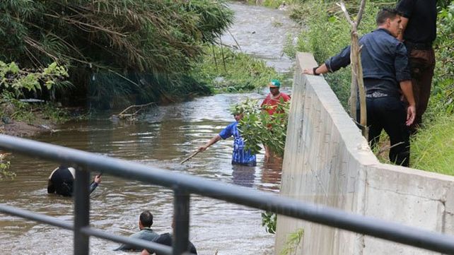 La policía suspendió la búsqueda de Fiorella en el arroyo Antoñico