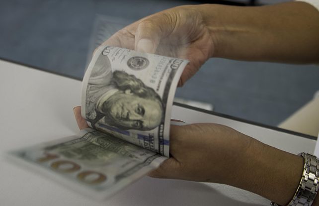 A cuánto abrió el dólar