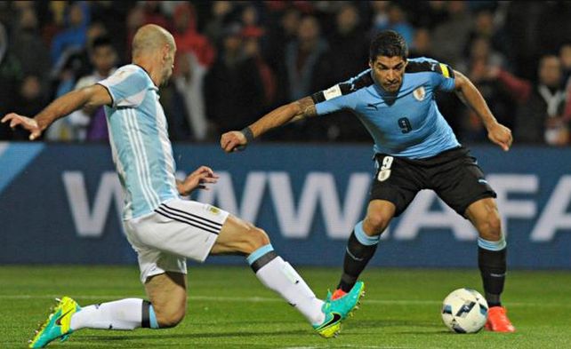 Uruguay espera la llegada de Suárez para saber si podrá jugar