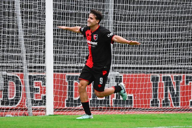 El centroelantero Joaquín Amadío anotó el tercero de Newells en el Parque.