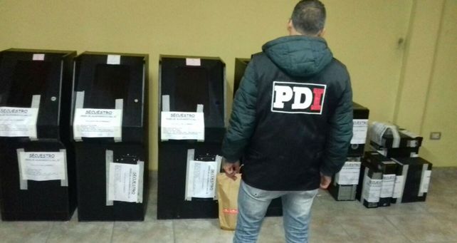 Personal del PDI y las CPU incautadas en uno de los garitos.&nbsp;